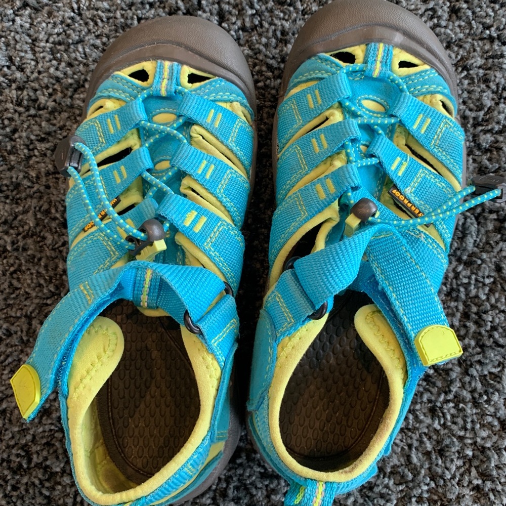 Youth Keen Sandals - Size 2